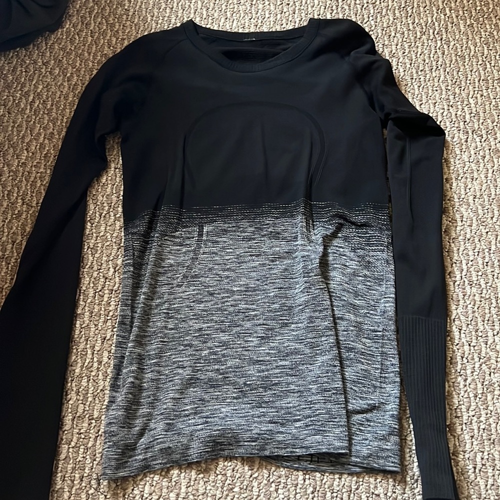 Lululemon black and grey long sleeve swiftly tech